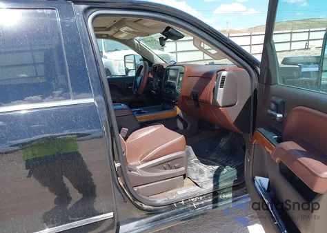 2015 Chevrolet Silverado 1500 High Country z USA, uszkodzony, nr VIN 3GCUKTEJ5FG154660